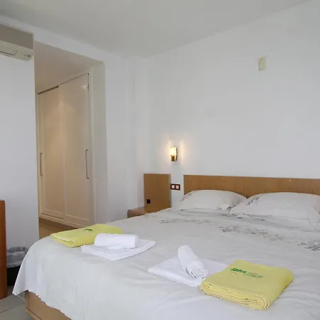 Gran Alquiler En Moraira Con Piscina Privada, Aire Acondicionado Y Mascotas Permitidas - Hisp-216-231 *