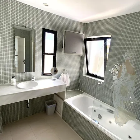 Villa Gran Alquiler En Moraira Con Piscina Privada, Aire Acondicionado Y Mascotas Permitidas - Hisp-216-231 *