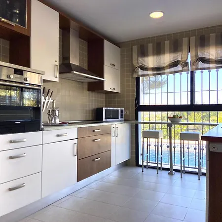 Gran Alquiler En Moraira Con Piscina Privada, Aire Acondicionado Y Mascotas Permitidas - Hisp-216-231